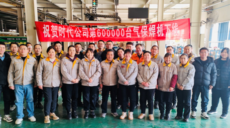 風雨中馳而不息，奮斗中砥礪前行